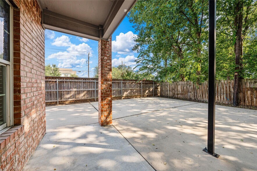 More Photos Of 1911 S 11th St, Waco Apartments For Sale