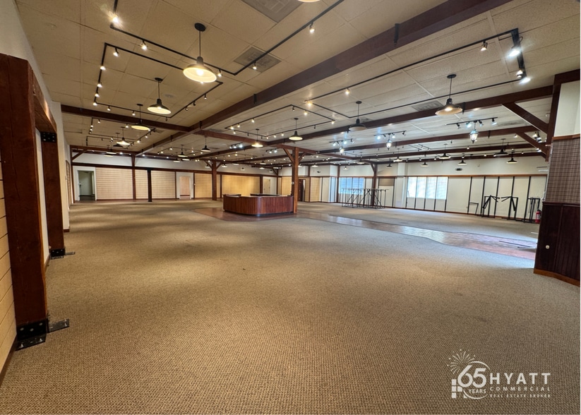 More Photos Of 1041 State Route 3 N, Gambrills Showroom For Lease
