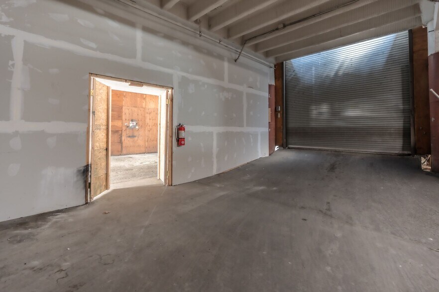 More Photos Of 1518 W Walnut St, Allentown Light Distribution For Lease