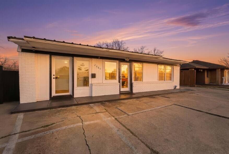 More Photos Of 2205 Strawberry Rd, Pasadena Flex For Sale