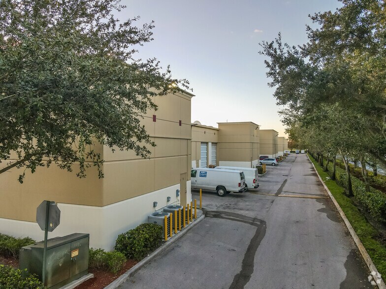More Photos Of 10220 W State Road 84, Davie Flex For Lease