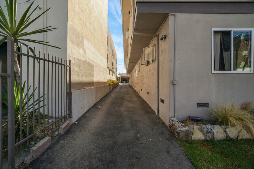 More Photos Of 228 S Mariposa Ave, Los Angeles Apartments For Sale