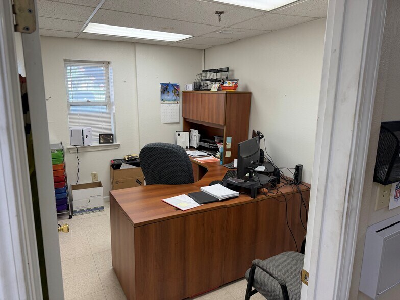 More Photos Of 3330 S Outer Rd E, Grain Valley Manufacturing For Sale