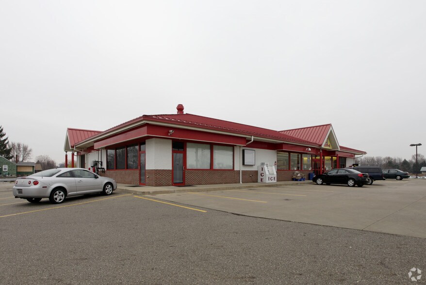 More Photos Of 1261 W Maple St, Hartville Convenience Store For Lease