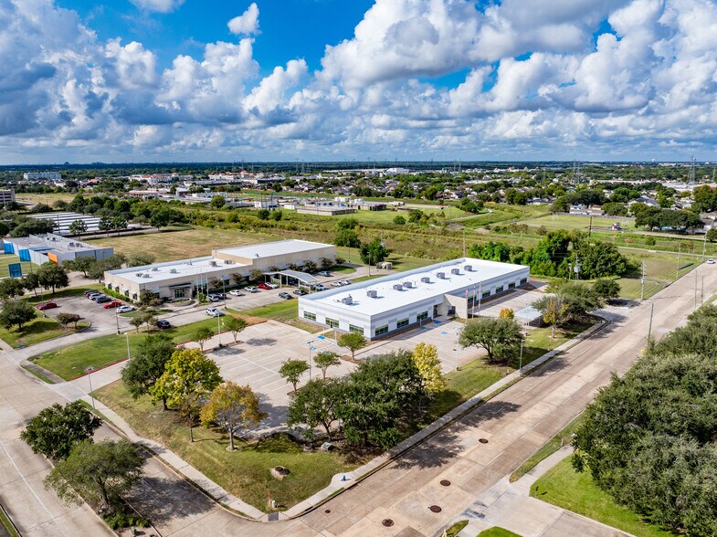 More Photos Of 10401 Town Park Dr, Houston Medical For Lease