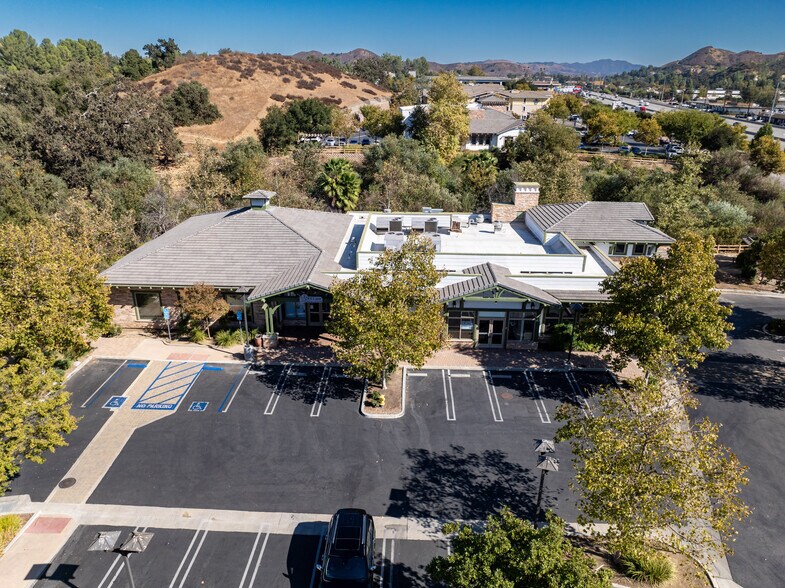 More Photos Of 29105-29125 Canwood St, Agoura Hills Restaurant For Lease