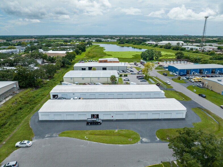 More Photos Of 6043 Deacon Rd, Sarasota Self Storage For Lease