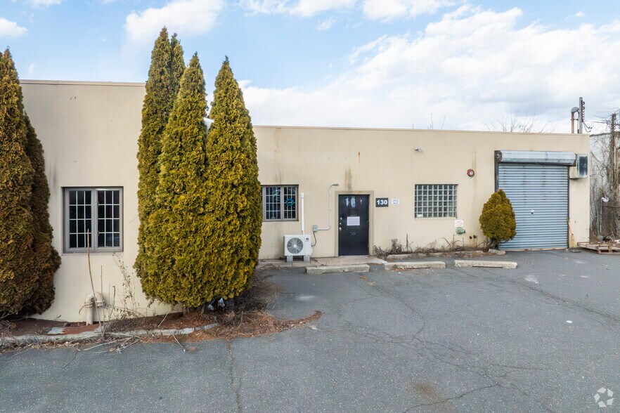 More Photos Of 130 Marine St, Farmingdale Warehouse For Sale