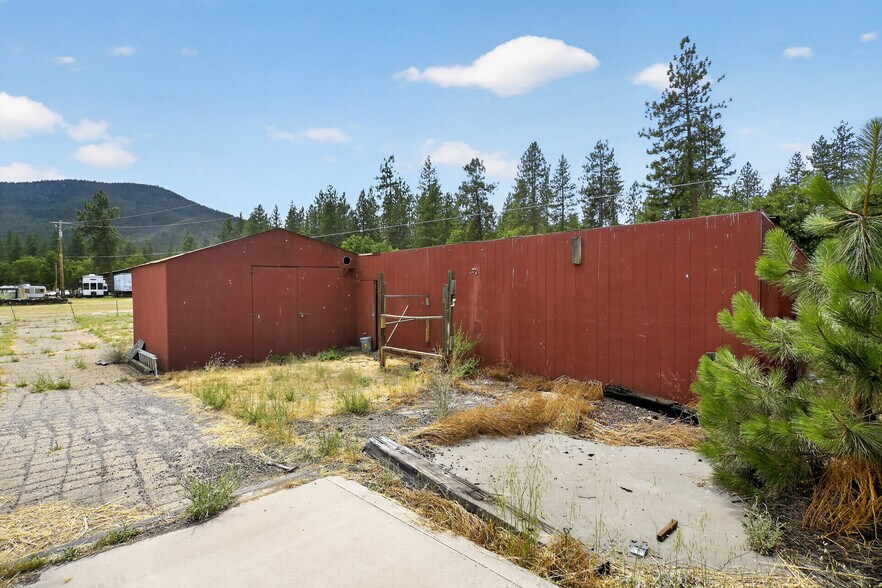 More Photos Of 5331 Easy St, Yreka General Retail For Sale
