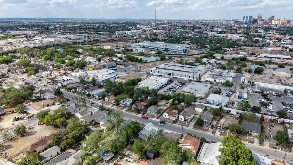More Photos Of 130 E Zavalla, San Antonio Warehouse For Lease