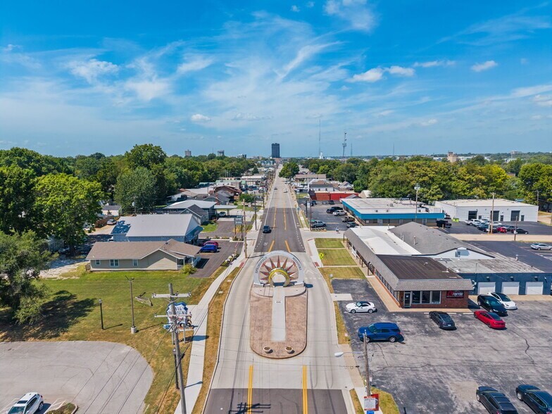 More Photos Of 311 N Waverly Ave, Springfield Warehouse For Lease