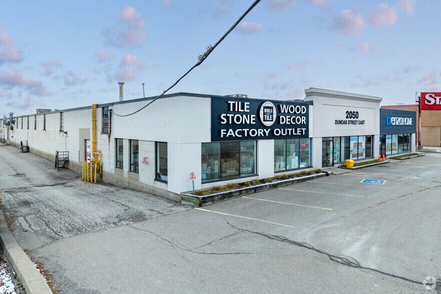 More Photos Of 2050 Dundas St E, Mississauga Freestanding For Lease