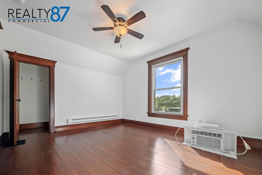 More Photos Of 448 7th Ave, Marion Office For Sale