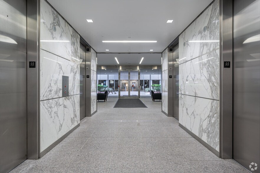 More Photos Of 2707 N Loop W, Houston Office For Lease