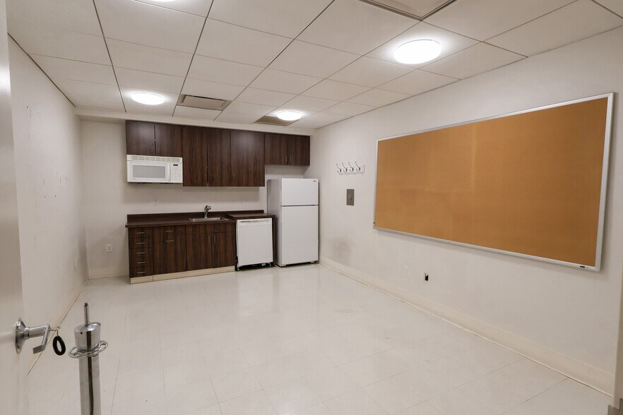 More Photos Of 650 Smithfield St, Pittsburgh Office For Lease