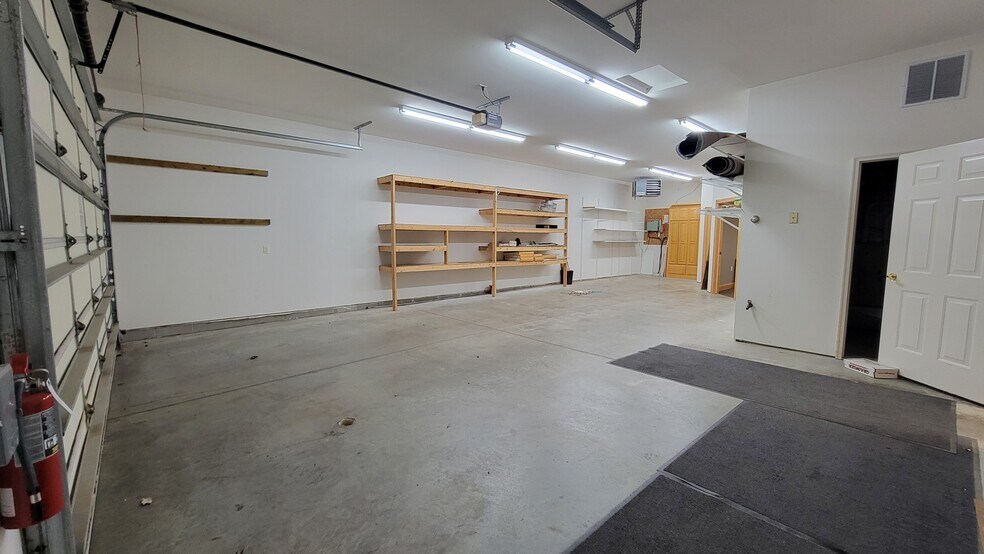 More Photos Of 1881 NW Station Parkway, Andover Office Residential For Lease