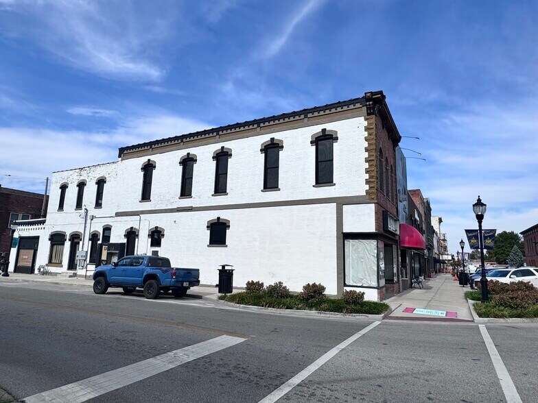 More Photos Of 20 W Side Sq, Macomb General Retail For Sale