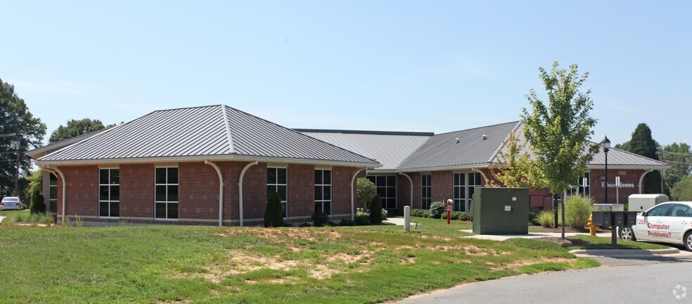 More Photos Of 1393 Carrollton Crossing Dr, Kernersville Medical For Lease