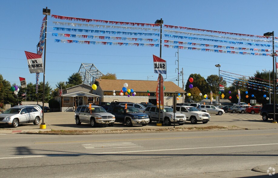 More Photos Of 906 Main St, Belpre Auto Dealership For Lease