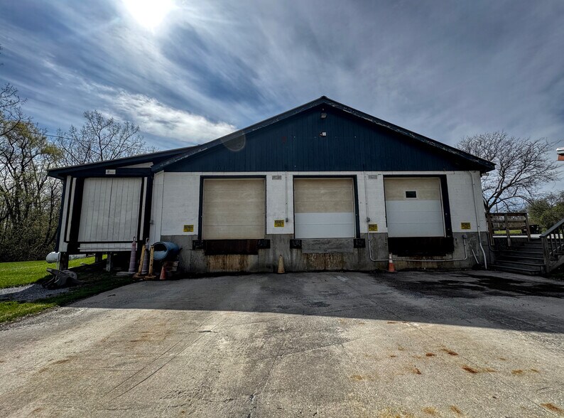 More Photos Of 33 Transport Dr, Bennington Freestanding For Sale