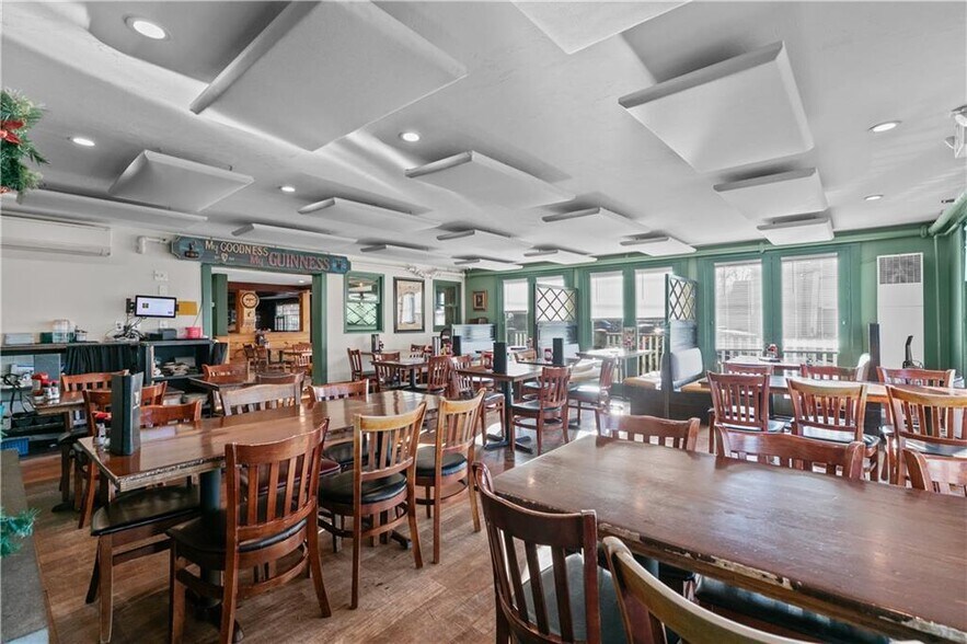 More Photos Of 198 Thames St, Bristol Restaurant For Sale