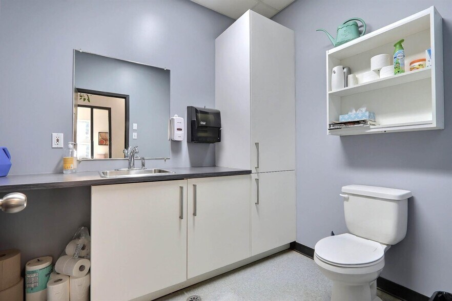 More Photos Of 680 Av Jean-Demers, Bécancour Industrial For Lease