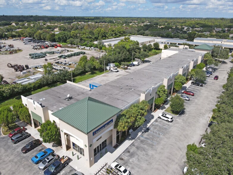 More Photos Of 10101 Lantana Rd, Wellington Showroom For Lease