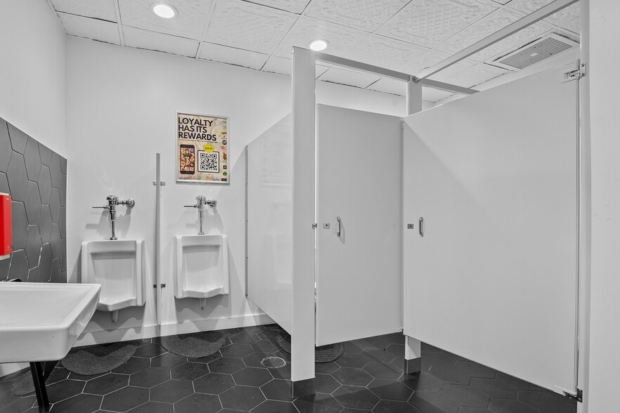 More Photos Of 332 E 1st St, Tulsa Restaurant For Lease