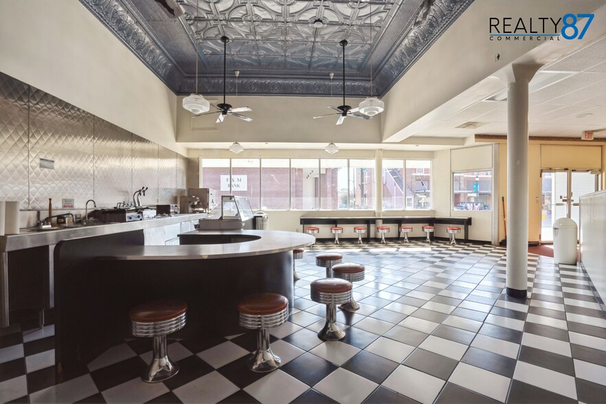 More Photos Of 107 S Franklin St, Manchester Storefront For Sale