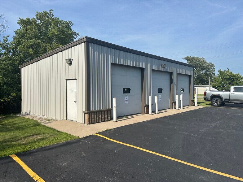 More Photos Of 909 S Perkins St, Appleton Industrial For Lease