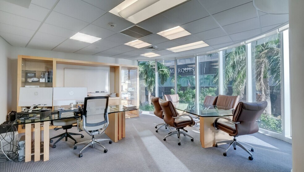 More Photos Of 270 Biscayne Boulevard Way, Miami Hotel For Lease