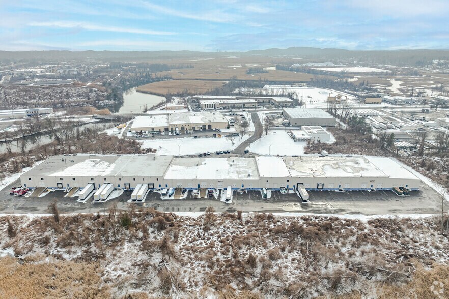 More Photos Of 100 Republic Dr, North Haven Warehouse For Lease