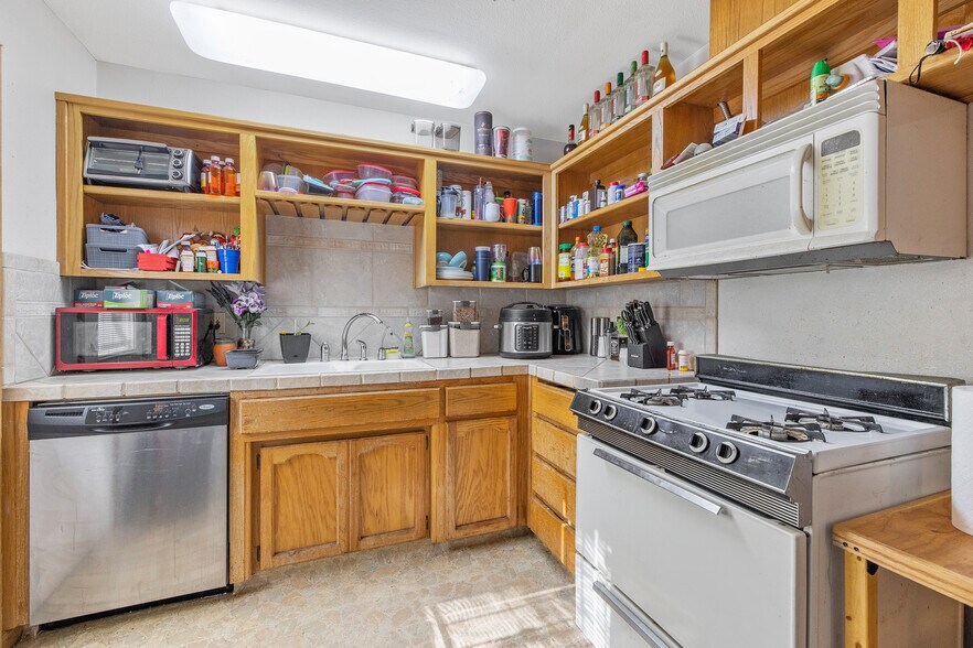 More Photos Of 909 E Noble Ave, Visalia Multifamily For Sale