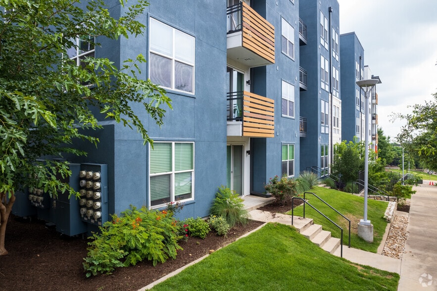 More Photos Of 2717 S Lamar Blvd, Austin Apartments For Lease