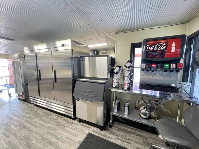 More Photos Of 223 S Main St, Valentine General Retail For Sale