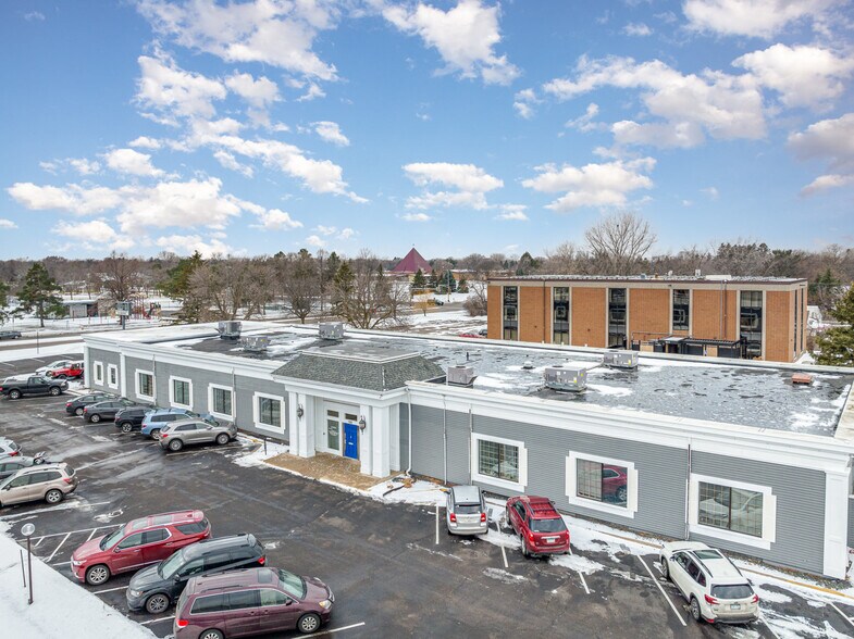 More Photos Of 1781 W County Road B, Saint Paul Office For Sale