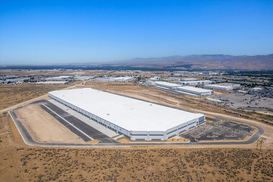 More Photos Of 951 E Gowen Rd, Boise Industrial For Lease