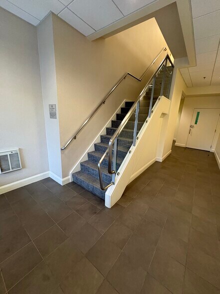 More Photos Of 386 Washington St, Wellesley Storefront Retail Office For Lease