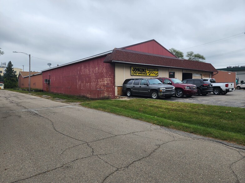 More Photos Of 3940 N Grand River Ave, Lansing Warehouse For Sale