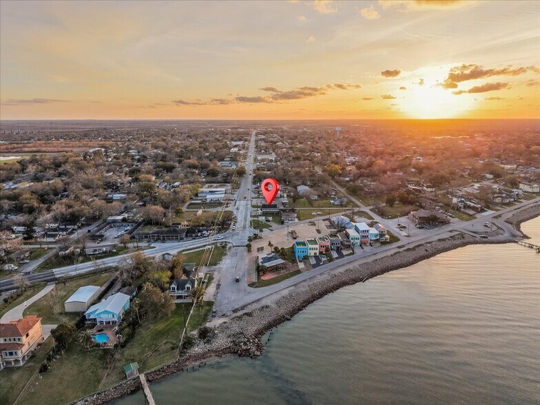 More Photos Of 114 Grand Ave, Bacliff Storefront Retail Office For Lease