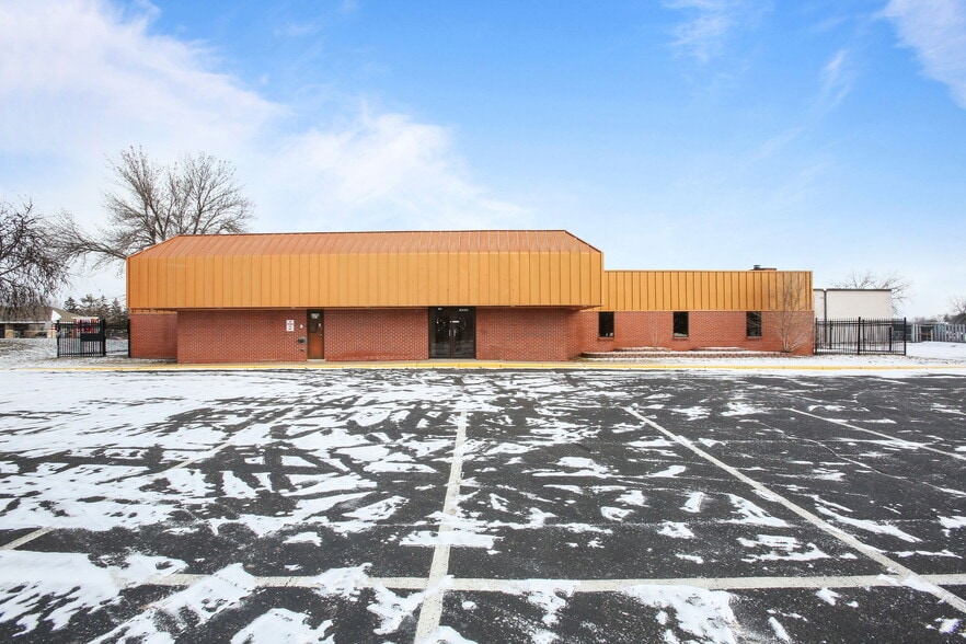 More Photos Of 8432 Noble Ave, Minneapolis Bar For Sale