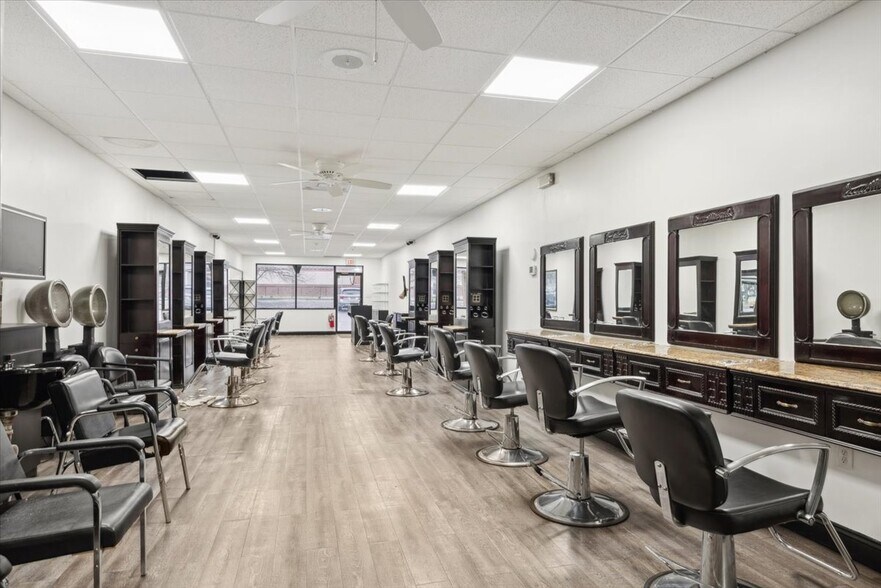 More Photos Of 10 Community Pl, Warren General Retail For Lease