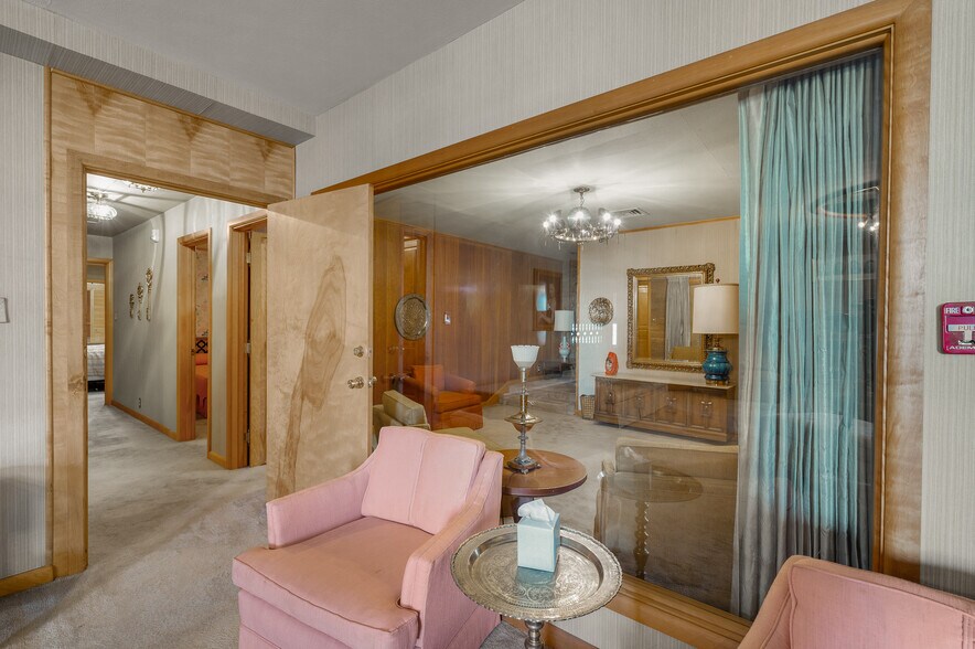 More Photos Of 531 W Main St, Denison Office For Sale