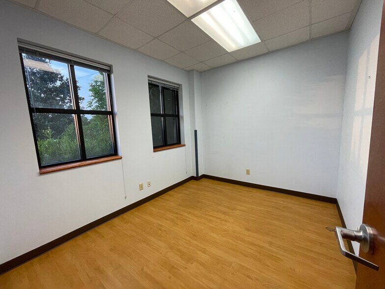 More Photos Of 1308 S 4th St, Hartsville Medical For Lease