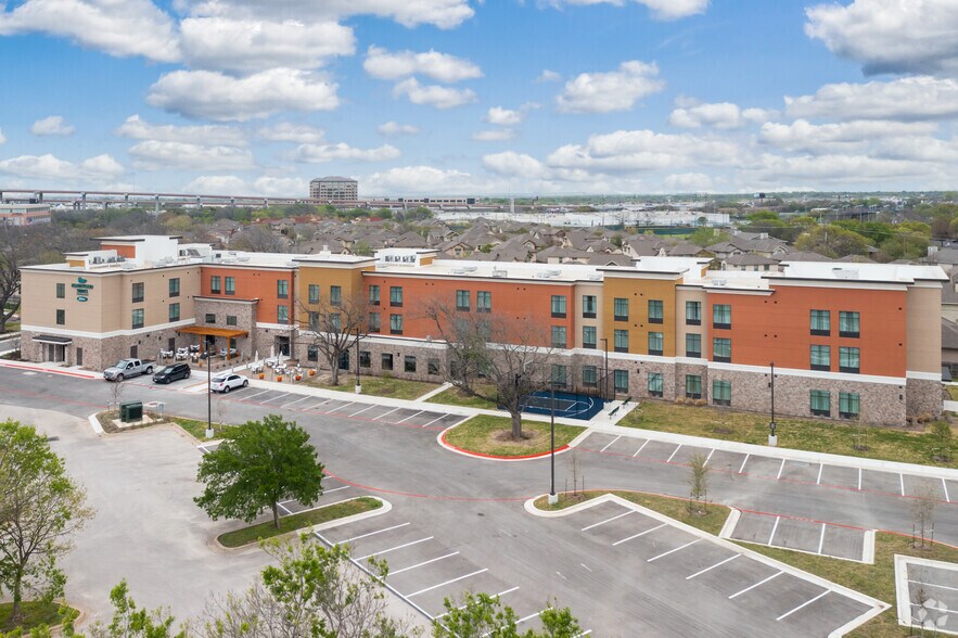 More Photos Of 10809 Pecan Park Blvd, Austin Hotel For Sale