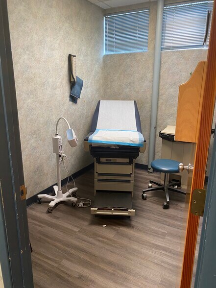 More Photos Of 566 Nye Ave, Irvington Medical For Sale