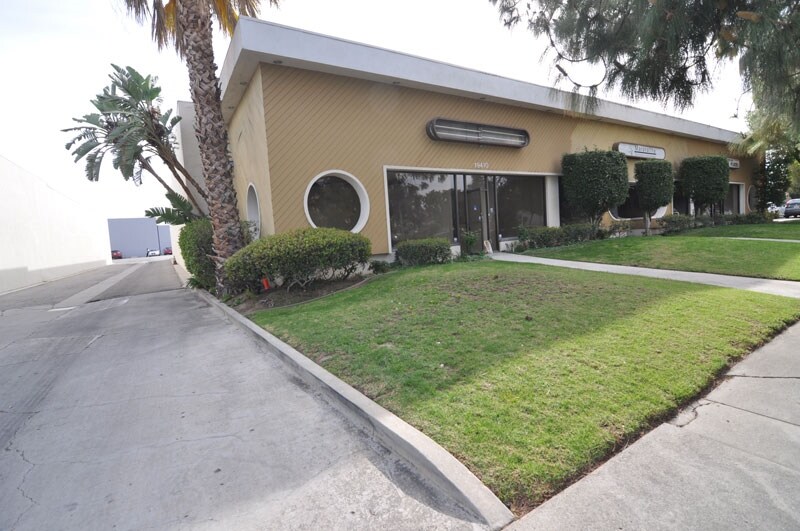 More Photos Of 19410-19420 Business Center Dr, Northridge Warehouse For Lease