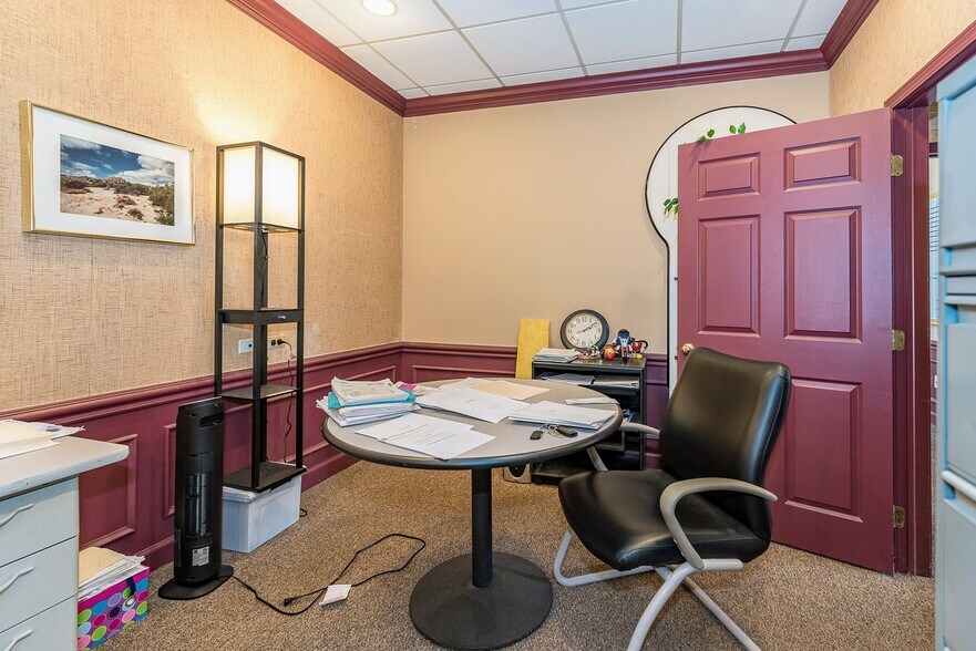 More Photos Of 18735 Ecorse Rd, Allen Park Office For Lease