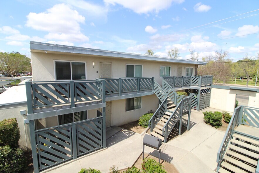 Primary Photo Of 2255-2297 E Shaw Ave, Fresno Apartments For Sale