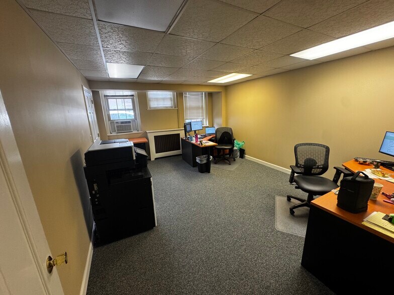 More Photos Of 10 Institute Rd, Worcester Office For Lease